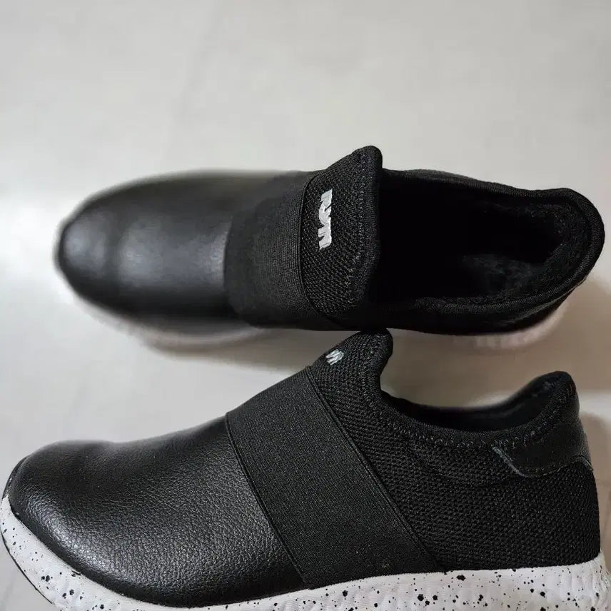 [BUNJANG] RYN Black Slip-on Sneakers 255 / RYN 린 블랙 슬립온 운동화 255