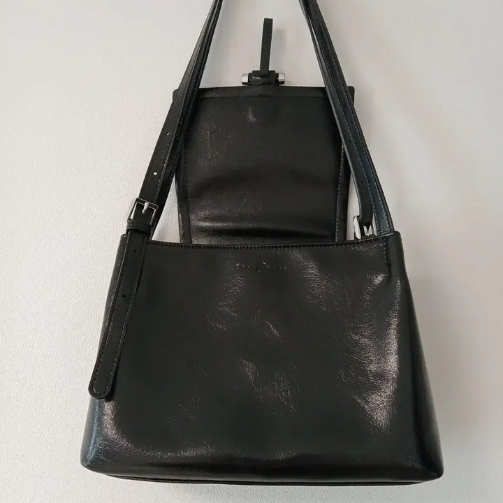 [BUNJANG] Black Enamel Shoulder Bag / 블랙 에나멜 숄더백