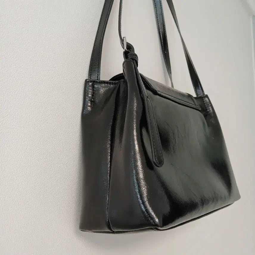 [BUNJANG] Black Enamel Shoulder Bag / 블랙 에나멜 숄더백