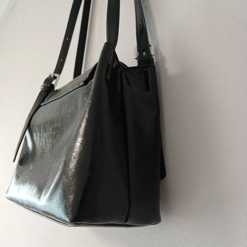 [BUNJANG] Black Enamel Shoulder Bag / 블랙 에나멜 숄더백