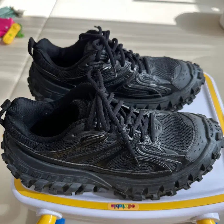 [BUNJANG] Balenciaga Defender 41 Black Sneakers / 발렌시아가 디펜더 41 블랙사이즈 (민트급)