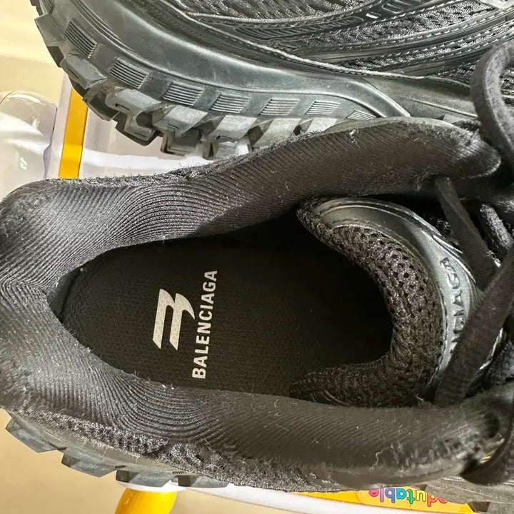 [BUNJANG] Balenciaga Defender 41 Black Sneakers / 발렌시아가 디펜더 41 블랙사이즈 (민트급)