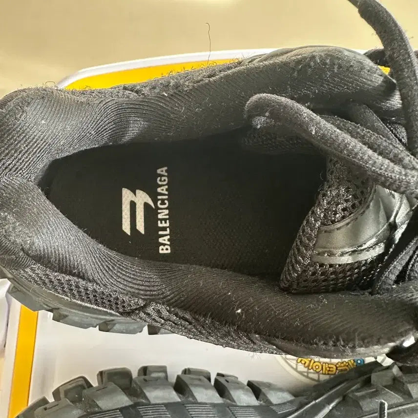 [BUNJANG] Balenciaga Defender 41 Black Sneakers / 발렌시아가 디펜더 41 블랙사이즈 (민트급)