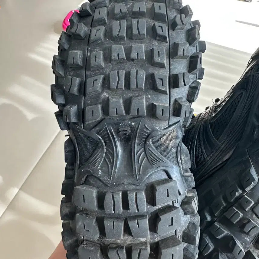 [BUNJANG] Balenciaga Defender 41 Black Sneakers / 발렌시아가 디펜더 41 블랙사이즈 (민트급)