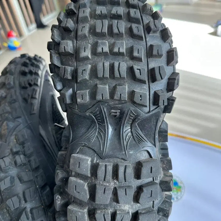 [BUNJANG] Balenciaga Defender 41 Black Sneakers / 발렌시아가 디펜더 41 블랙사이즈 (민트급)