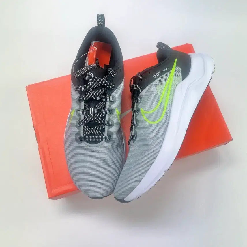 [BUNJANG] Nike Downshifter 12 Gray Running Shoes / [255] 나이키 다운시프터 12 국내 매장판 운동화 DD9293-011