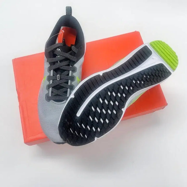 [BUNJANG] Nike Downshifter 12 Gray Running Shoes / [255] 나이키 다운시프터 12 국내 매장판 운동화 DD9293-011
