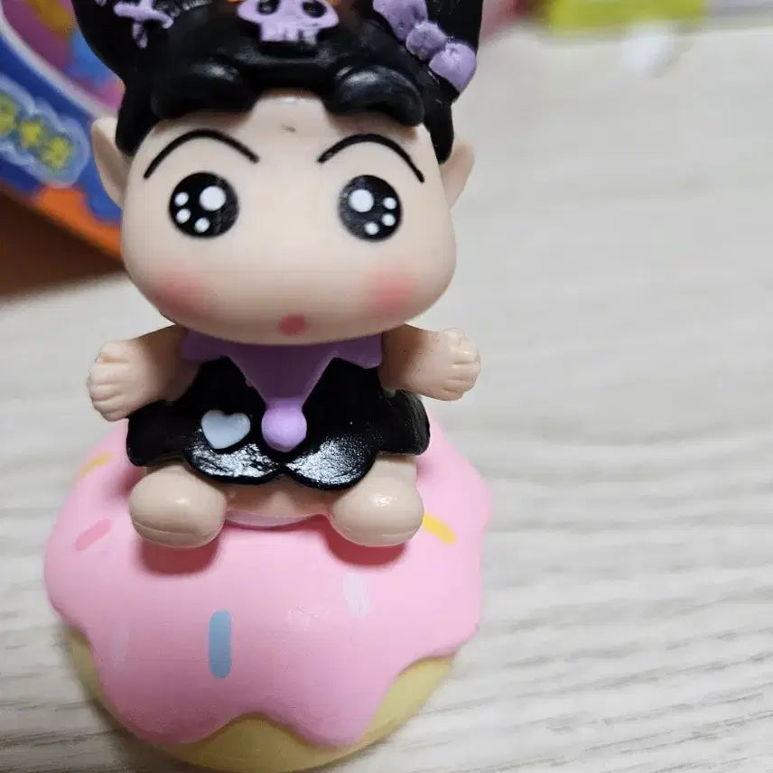 [BUNJANG] Crayon Shin-chan Kuromi Donut Figure / 짱구는 못말려 짱구 쿠로미 버전 도넛 피규어