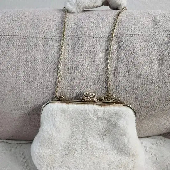 [BUNJANG] Shoulder Bag / 아이보리 퍼 숄더백