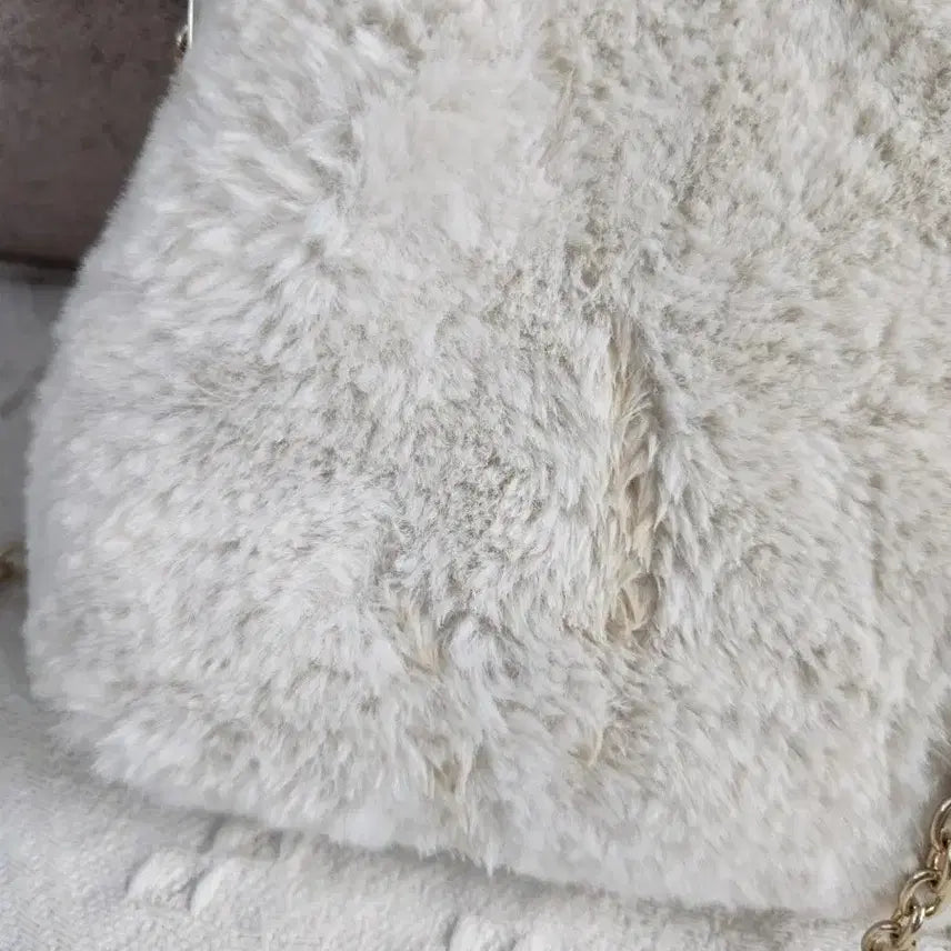 [BUNJANG] Shoulder Bag / 아이보리 퍼 숄더백