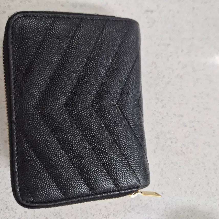 [BUNJANG] Saint Laurent Matelasse Monogram Zipper Compact Wallet Black / 입생로랑  마트라세 모노그램 지퍼 컴팩트 반지갑 블랙