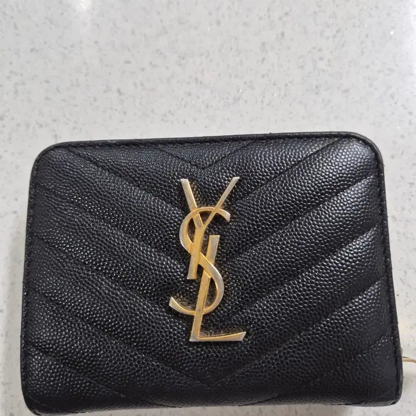 [BUNJANG] Saint Laurent Matelasse Monogram Zipper Compact Wallet Black / 입생로랑  마트라세 모노그램 지퍼 컴팩트 반지갑 블랙