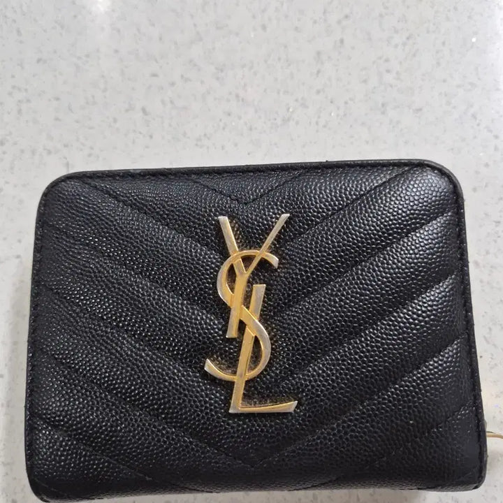 [BUNJANG] Saint Laurent Matelasse Monogram Zipper Compact Wallet Black / 입생로랑  마트라세 모노그램 지퍼 컴팩트 반지갑 블랙