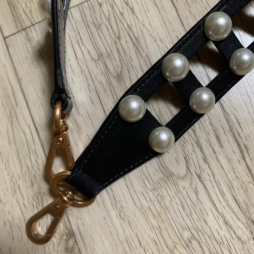 [BUNJANG] Couronne Pearl Strap / 쿠론 숄더 진주스트랩