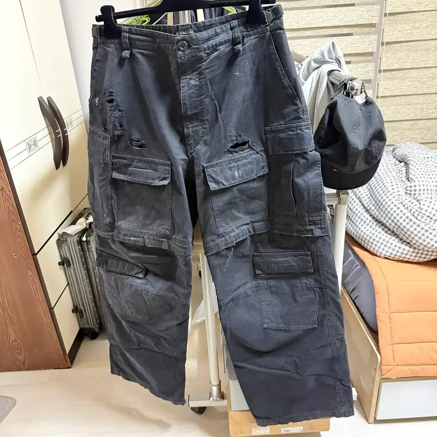 [BUNJANG] Balenciaga Destroyed Ripstop Large Cargo Pants / [M] 발렌시아가 디스트로이드 립스탑 라지 카고 팬츠