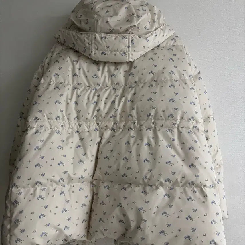 [SOLD OUT] Celebshop 꽃무늬 패딩 아이보리