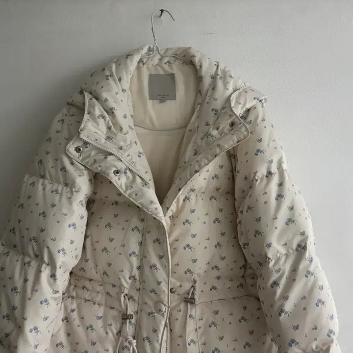 [SOLD OUT] Celebshop 꽃무늬 패딩 아이보리