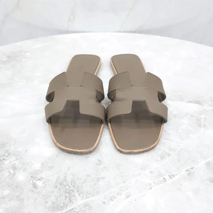 [BUNJANG] Hermes Etoupe Oran Sandals Slippers / 38.5 / 에르메스 에토프 오란 샌들 슬리퍼