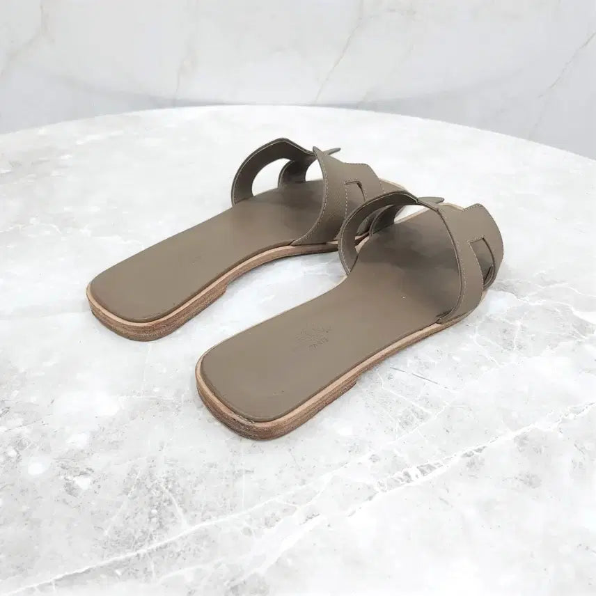 [BUNJANG] Hermes Etoupe Oran Sandals Slippers / 38.5 / 에르메스 에토프 오란 샌들 슬리퍼