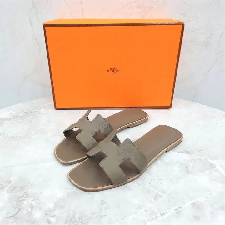 [BUNJANG] Hermes Etoupe Oran Sandals Slippers / 38.5 / 에르메스 에토프 오란 샌들 슬리퍼