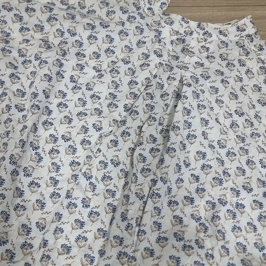 [BUNJANG] Kiena Floral Print Blouse / 키에나 플라워 프린트 블라우스(실측)