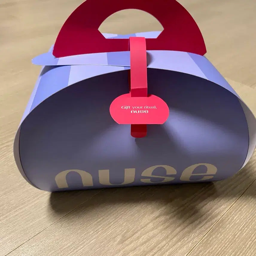 [BUNJANG] NU'EST Berry Blue Bath Pouch Set / 누즈 립스크럽 리쥬 립글로스 세트 베리블루 배쓰파우치 세트 선물포장