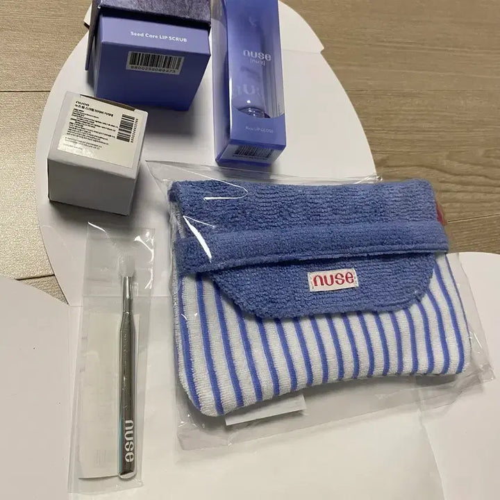 [BUNJANG] NU'EST Berry Blue Bath Pouch Set / 누즈 립스크럽 리쥬 립글로스 세트 베리블루 배쓰파우치 세트 선물포장