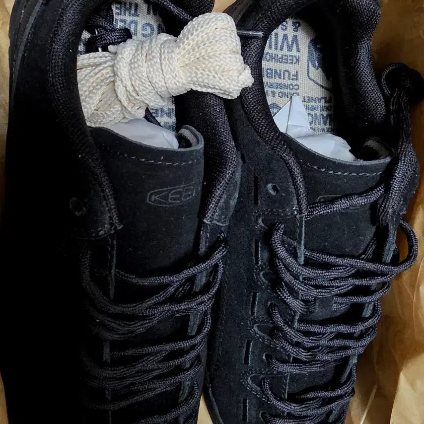[BUNJANG] KEEN Jasper Suede Black Sneakers / 킨 KEEN 재스퍼 스웨이드 블랙 스니커즈
