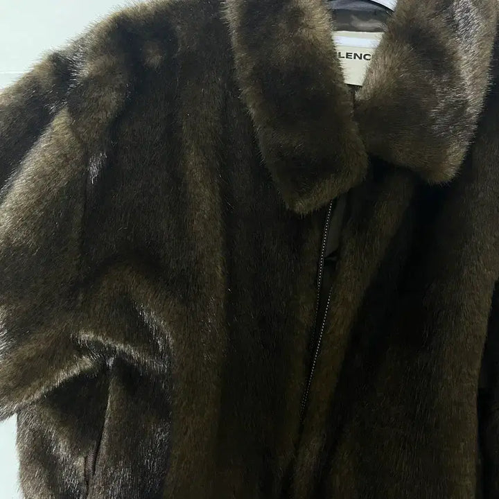 [BUNJANG] Insilence Brown Cropped Faux Fur Jacket / 인사일러스 퍼자켓
