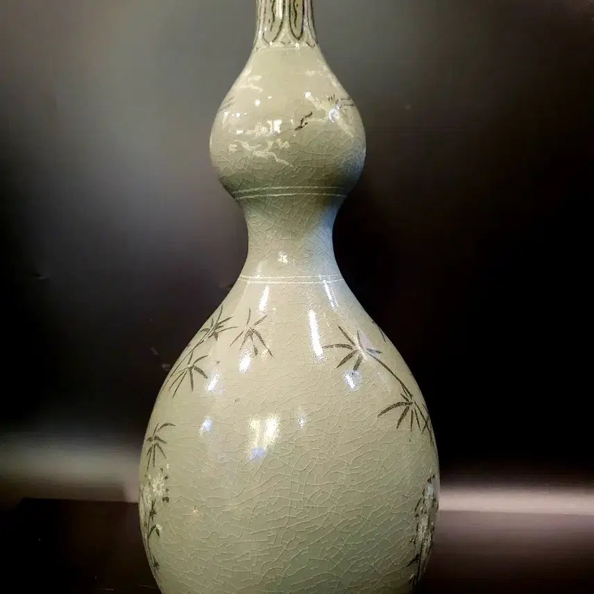 [BUNJANG] Celadon Inlaid Crane and Bamboo Vase / 청자 상감 운학 대죽문 호로병