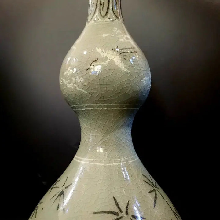 [BUNJANG] Celadon Inlaid Crane and Bamboo Vase / 청자 상감 운학 대죽문 호로병
