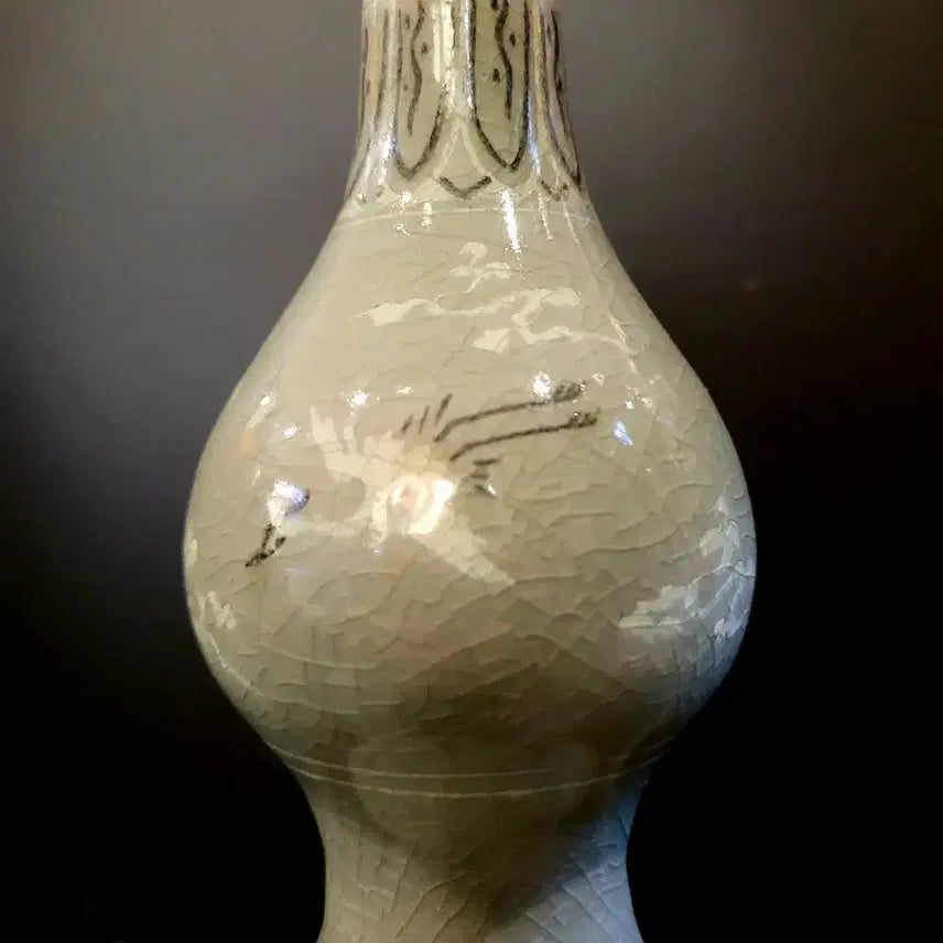 [BUNJANG] Celadon Inlaid Crane and Bamboo Vase / 청자 상감 운학 대죽문 호로병