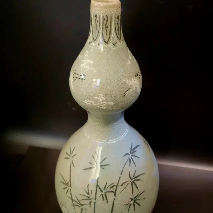 [BUNJANG] Celadon Inlaid Crane and Bamboo Vase / 청자 상감 운학 대죽문 호로병