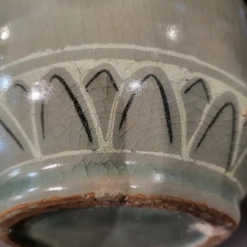 [BUNJANG] Celadon Inlaid Crane and Bamboo Vase / 청자 상감 운학 대죽문 호로병