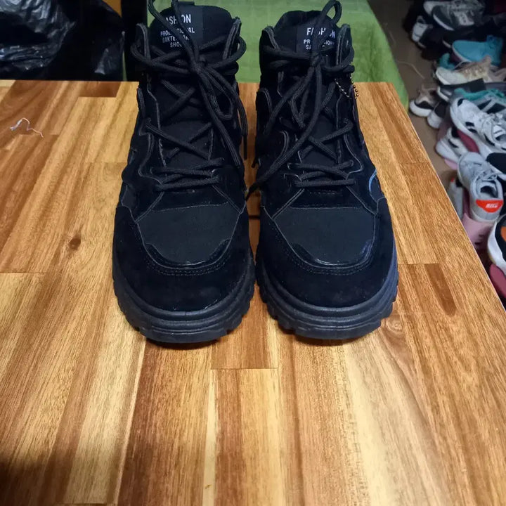 [BUNJANG] Unspecified Sneakers 260 / 운동화 260