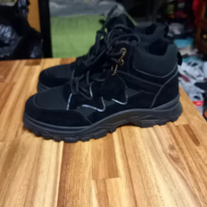 [BUNJANG] Unspecified Sneakers 260 / 운동화 260