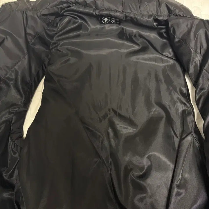 [SOLD OUT] 떠그클럽 케이브 다운 패딩 베스트 블랙