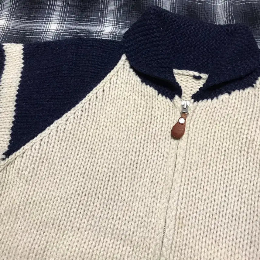 [BUNJANG] 90s Japan Navy Off-White Heavy Wool Cowichan Sweater / 재팬 90s 네이비 오프화이트 헤비 울 코위찬 마지막 할인