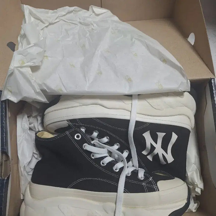 [BUNJANG] MLB Chunky High Sneakers 250 / (새상품)엠엘비 청키하이 250