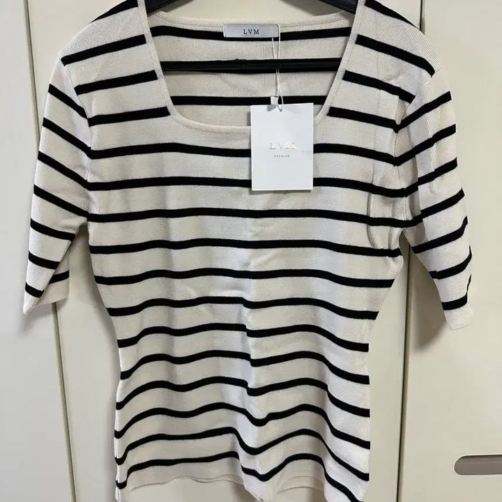 [SOLD OUT] 러브민 스트라이프 스퀘어넥 니트