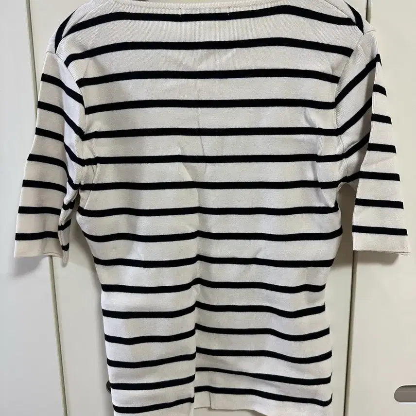 [SOLD OUT] 러브민 스트라이프 스퀘어넥 니트