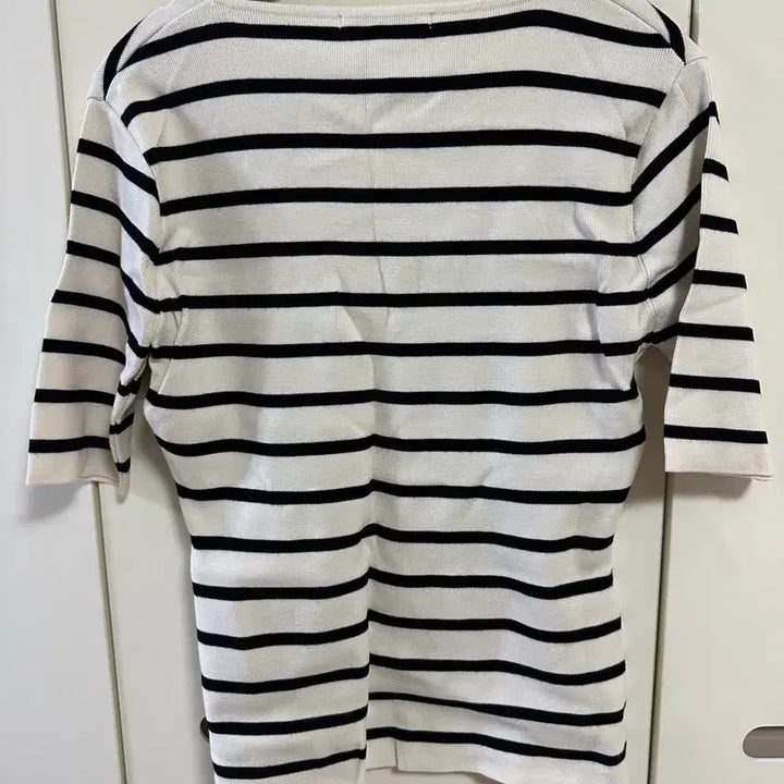 [SOLD OUT] 러브민 스트라이프 스퀘어넥 니트
