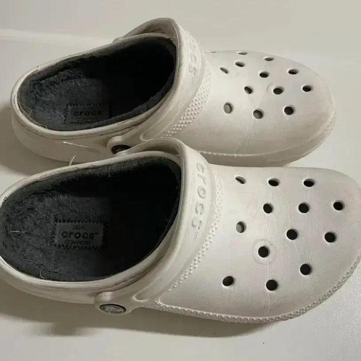 [BUNJANG] Crocs W7 Fur Lined Slipper / [240] 크록스W7 크록스240 퍼 라인드 털슬리퍼 퍼프 퍼즈 라인드