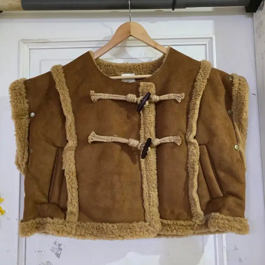 [BUNJANG] Trendy Black Fleece Lined Duffle Crop Vest / 요즘유행하는 안감뽀글 떡볶이 세무크롭 조끼  검정   가슴63