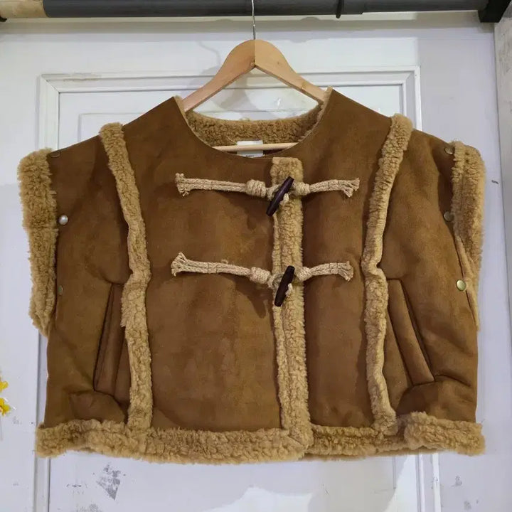 [BUNJANG] Trendy Black Fleece Lined Duffle Crop Vest / 요즘유행하는 안감뽀글 떡볶이 세무크롭 조끼  검정   가슴63