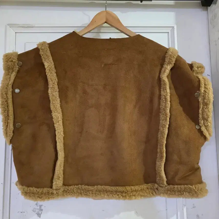 [BUNJANG] Trendy Black Fleece Lined Duffle Crop Vest / 요즘유행하는 안감뽀글 떡볶이 세무크롭 조끼  검정   가슴63