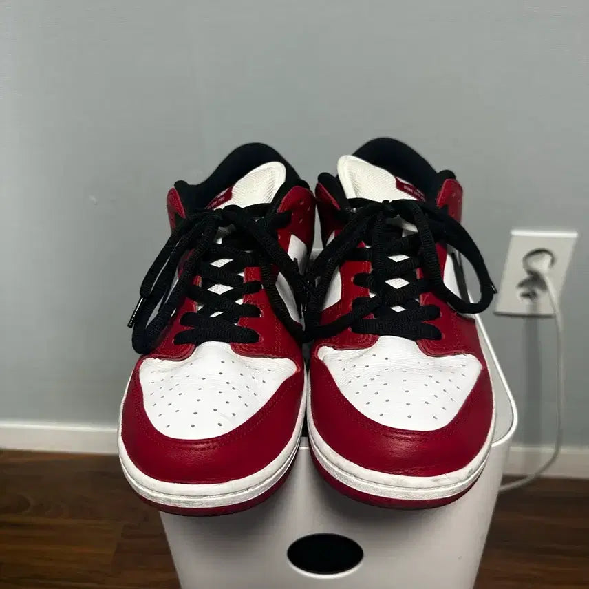 [BUNJANG] Nike SB Dunk Low Pro Chicago Sneakers / [300] Nike SB Dunk Low Pro Chicago
