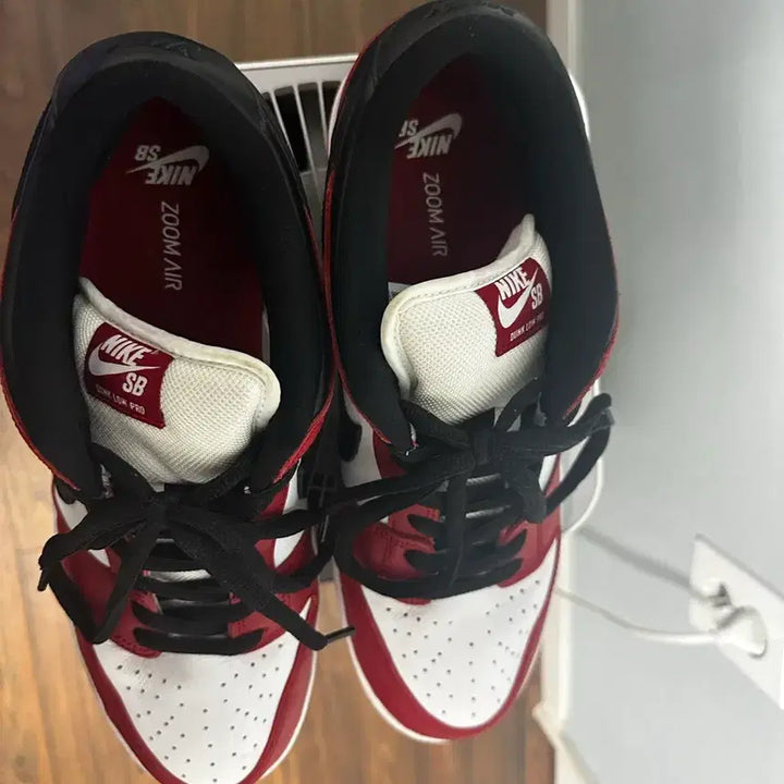 [BUNJANG] Nike SB Dunk Low Pro Chicago Sneakers / [300] Nike SB Dunk Low Pro Chicago