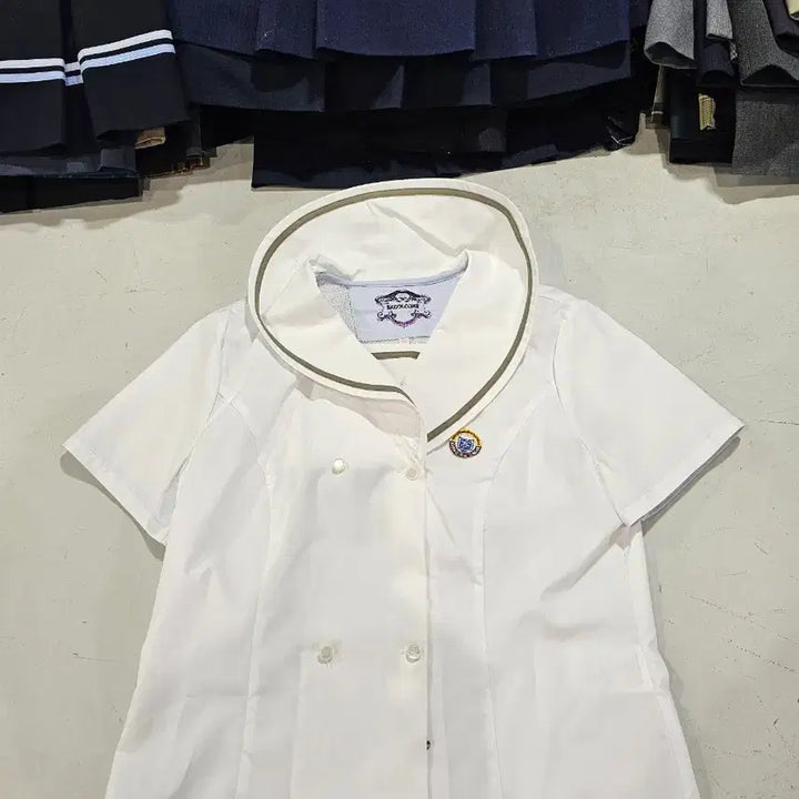 [BUNJANG] Used School Uniform Short-Sleeve Shirt - Size 101 / 중고여성 교복반팔셔츠 사이즈 101