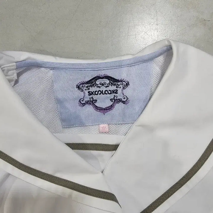 [BUNJANG] Used School Uniform Short-Sleeve Shirt - Size 101 / 중고여성 교복반팔셔츠 사이즈 101